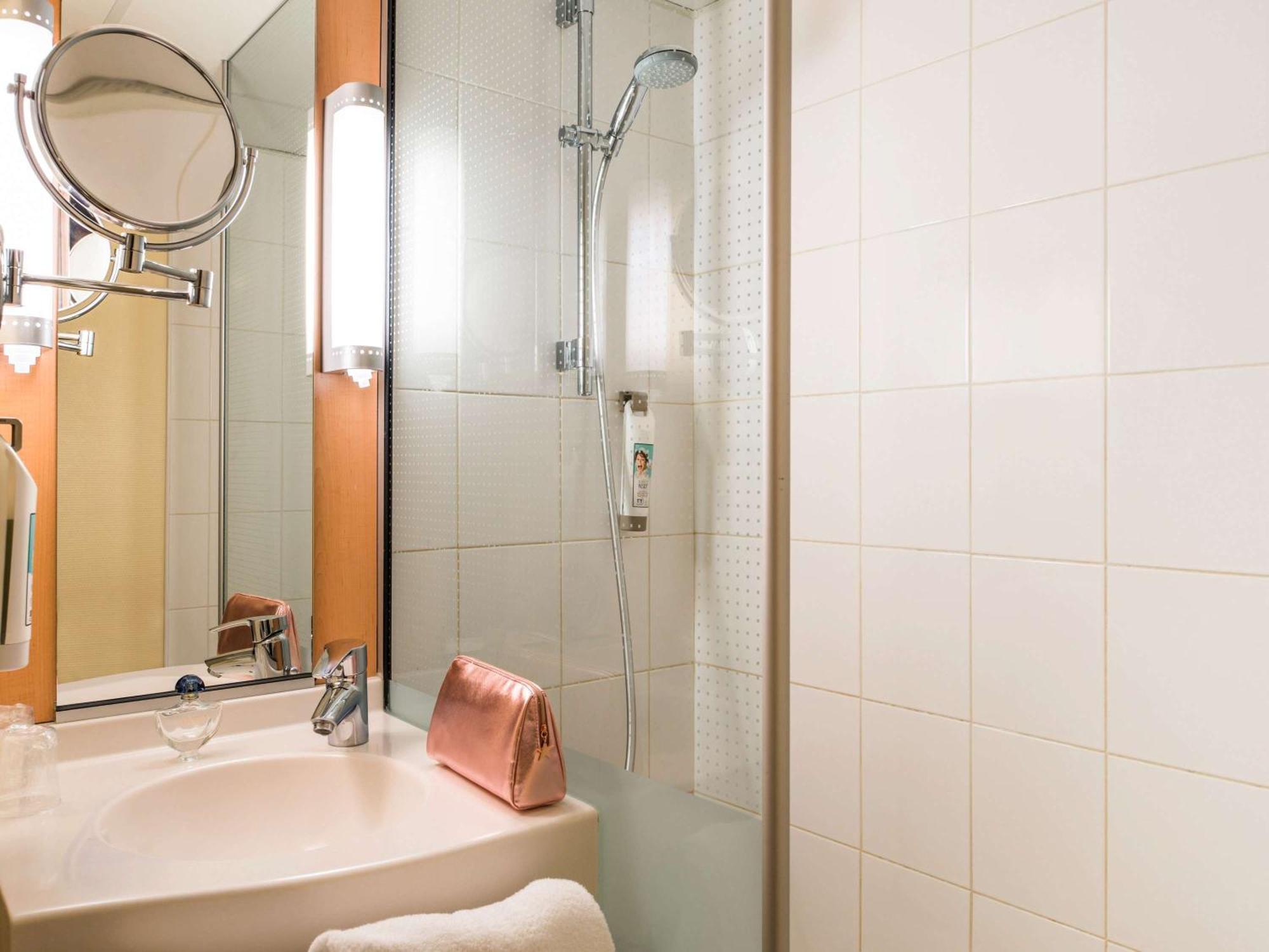 Ibis Paris Pont De Longchamp 3* Suresnes