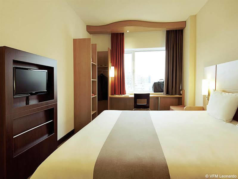 Ibis Paris Pont De Longchamp Hotel Suresnes